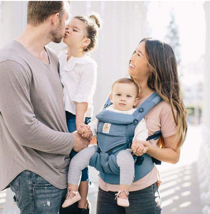 Front and back holding baby carrier